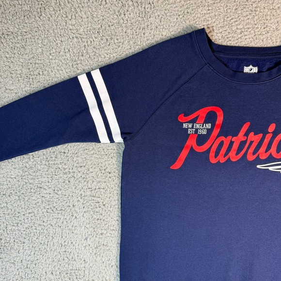 New England Patriots Crewneck Womens Medium NFL Team Apparel Blue Sweatshirt - Picture 3 of 8